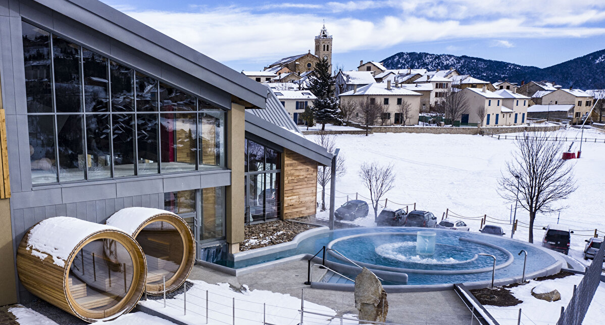 Spa d'extérieur dans un chalet de montagne