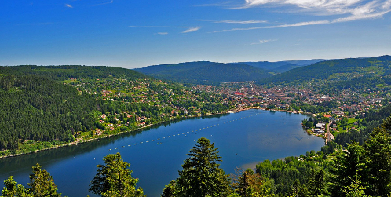Vue sur la montagne et le lac à Gérardmer