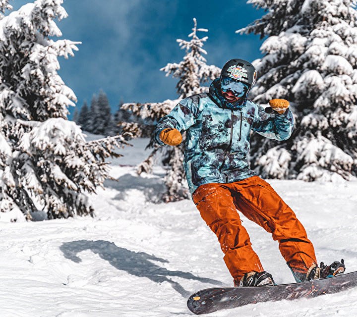 Le snowboard, une activité à tester en station !