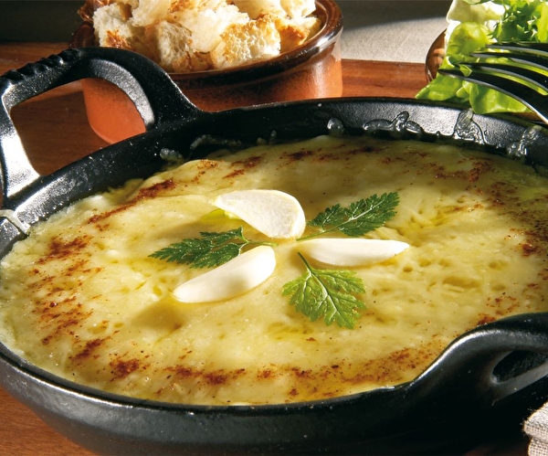 Découvrez le berthoud, un plat typique du Chablais avec du fromage Abondance