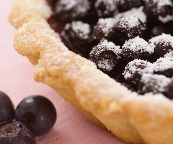 Tarte aux myrtilles saupoudrée de sucre glace