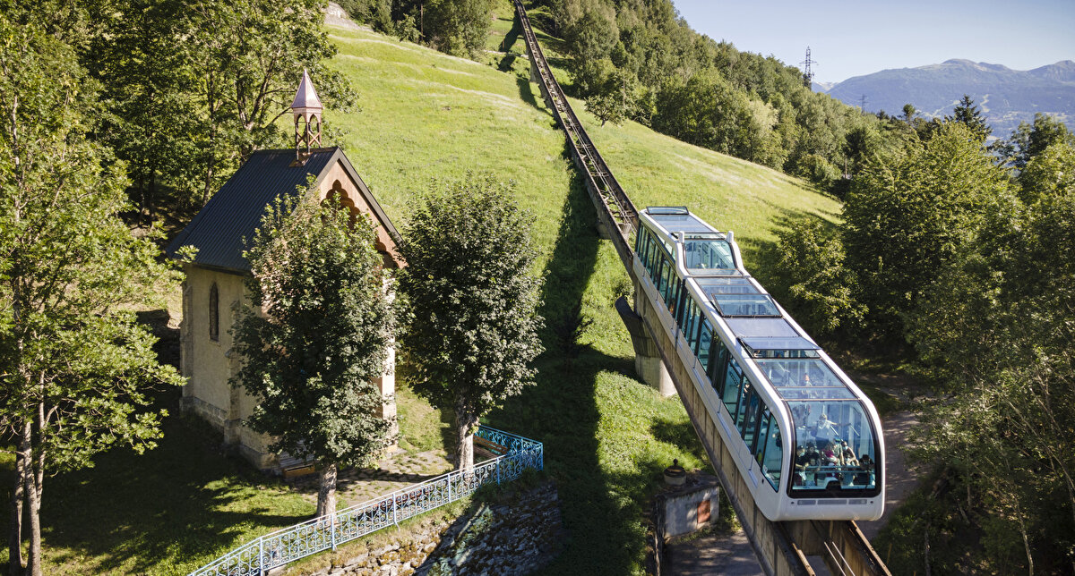 Funiculaire de Bourg St Maurice qui monte à la station des Arcs