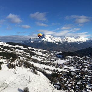 Vols en montgolfière au-dessus des Alpes, massif des Aravis
