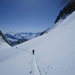 Ski-Rando1_Bureau-des-Guides_AlpeHuez