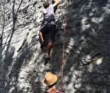 Escalade sur rocher naturel