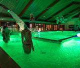 Soirée relax et aquayoga avec ambiance tamisée