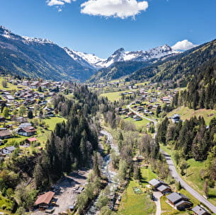 Le village des Contamines-Montjoie au printemps