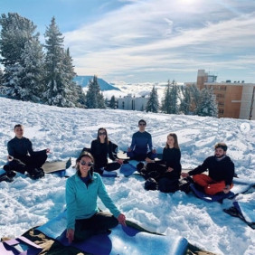 Snowga - Yoga dans la neige