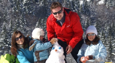 Label Famille Plus : la garantie d'un séjour en station de ski adapté aux familles avec enfants